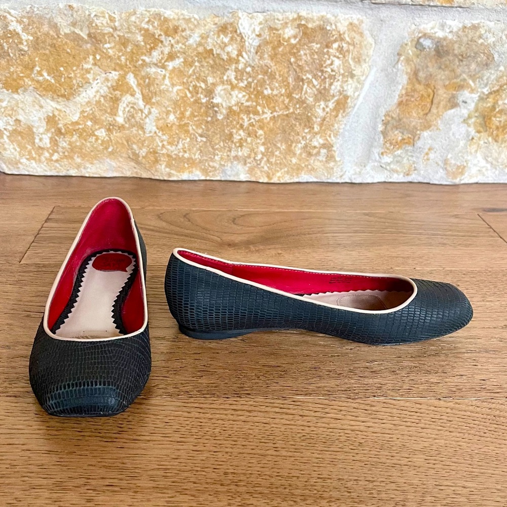 Meghan Says flats ~ Black leather ~ 5.5